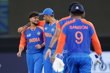 एशिया कप : ऑपरेशन 'व्हाइट बॉल' में जीत का 'दीपक' जला गए कुलदीप, फिरकी में फंसा पाकिस्तान