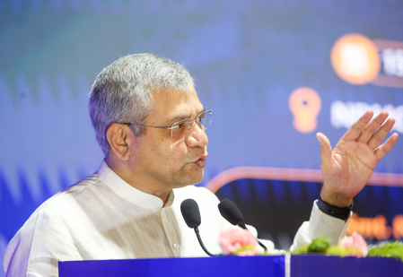 एआई जमीनी स्तर पर ला रहा बड़े बदलाव, पढ़ाई से लेकर खेती में मिल रही मदद : अश्विनी वैष्णव एआई जमीनी स्तर पर ला रहा बड़े बदलाव, पढ़ाई से लेकर खेती में मिल रही मदद : अश्विनी वैष्णव