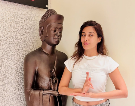 Surbhi Chandna’s family reunion turns into a night of ‘piping hot topics’ and Asian flavours