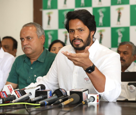 निखिल कुमारस्वामी ने कर्नाटक सरकार पर साधा निशाना, भारी बारिश के बाद राहत कार्यों पर उठाए सवाल