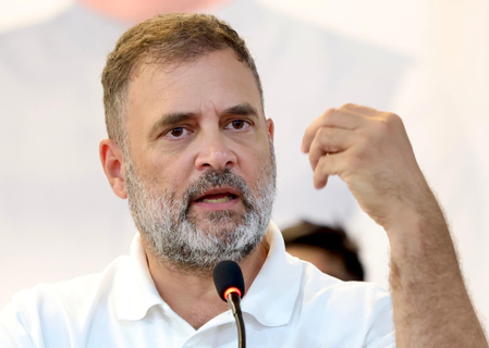 गुरदासपुर में राहुल गांधी को बाढ़ प्रभावित गांवों में जाने से रोका गया, कांग्रेस नेताओं ने सरकार को घेरा गुरदासपुर में राहुल गांधी को बाढ़ प्रभावित गांवों में जाने से रोका गया, कांग्रेस नेताओं ने सरकार को घेरा