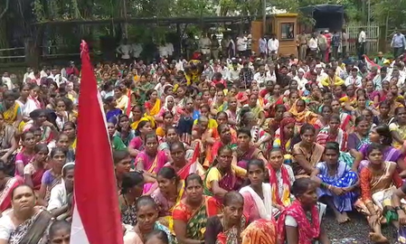 महाराष्ट्र : शहापुर में आदिवासी समाज की मांगों के लिए श्रमजीवी संगठन का प्रदर्शन, कार्यालयों का किया घेराव