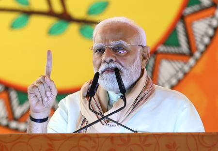 'पीएम मोदी के नेतृत्व में मजबूत हुआ देश', मंत्री संजय निषाद और कपिल देव अग्रवाल ने दी जन्मदिन की बधाई