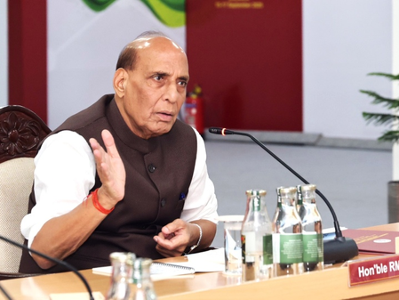 सूचना-जैविक व वैचारिक युद्ध से निपटने को रहें सतर्क और तैयार, सुदर्शन चक्र की है तैयारी रक्षा मंत्री सूचना-जैविक व वैचारिक युद्ध से निपटने को रहें सतर्क और तैयार, सुदर्शन चक्र की है तैयारी रक्षा मंत्री
