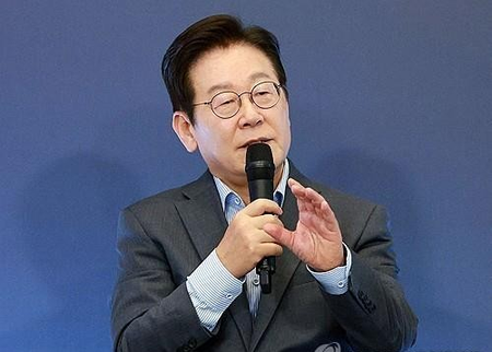 South Korean Prez says will stand together with US but need to manage ties with China