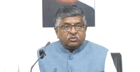 'देश में अराजकता फैलाना चाहते हैं राहुल गांधी', रविशंकर प्रसाद का हमला, 'जेन-जी' टिप्पणी पर जताई आपत्ति