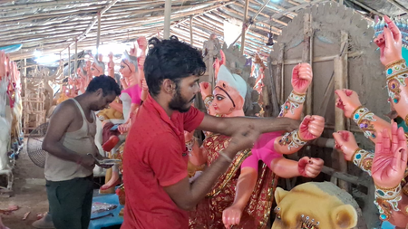 राजस्‍थान: मां दुर्गा की मूर्ति बनाने बंगाल से आए मूर्तिकार, हर साल एक करोड़ से ज्यादा का कारोबार