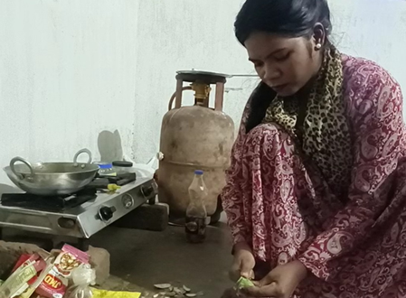 पीएम मोदी के नेतृत्व में महिलाएं बन रहीं आत्मनिर्भर : लाभार्थी रोशनी