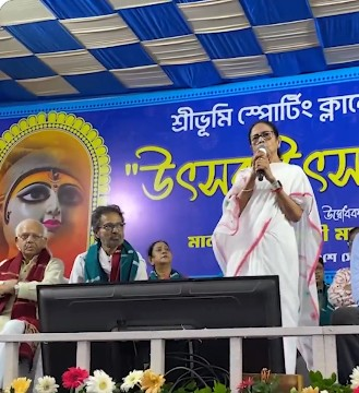Mamata Banerjee begins Durga puja inauguration; highlights harassment of Bengali migrant workers
