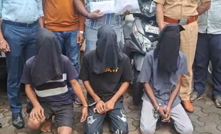 महाराष्ट्र भारत-पाक मैच का फायदा उठाकर चोरों ने 5 लाख कैश उड़ाए, पुलिस ने दबोचा महाराष्ट्र भारत-पाक मैच का फायदा उठाकर चोरों ने 5 लाख कैश उड़ाए, पुलिस ने दबोचा
