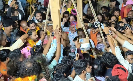 बस्तर दशहरा 700 साल पुरानी परंपरा के साथ महापर्व शुरू, काछन गादी रस्म ने बांधा समां बस्तर दशहरा 700 साल पुरानी परंपरा के साथ महापर्व शुरू, काछन गादी रस्म ने बांधा समां