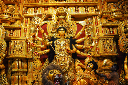 नोएडा शारदीय नवरात्रि की शुरुआत, प्रथम दिन माता शैलपुत्री की आराधना, मंदिरों में सुरक्षा कड़ी नोएडा शारदीय नवरात्रि की शुरुआत, प्रथम दिन माता शैलपुत्री की आराधना, मंदिरों में सुरक्षा कड़ी
