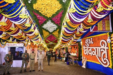 नवरात्रि के पावन पर्व पर जम्मू-कश्मीर में भक्ति का माहौल, उपराज्यपाल ने दी शुभकामनाएं