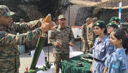हरियाणा : करनाल में वीर शहीदी दिवस पर सेना के हथियारों की प्रदर्शनी, छात्रों में दिखा उत्साह