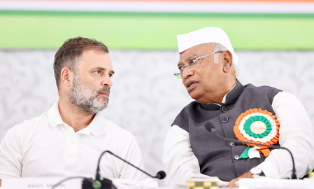 बिहार चुनाव के लिए कांग्रेस ने जारी की स्टार प्रचारकों की लिस्ट, खड़गे-राहुल समेत 40 नेताओं के नाम बिहार चुनाव के लिए कांग्रेस ने जारी की स्टार प्रचारकों की लिस्ट, खड़गे-राहुल समेत 40 नेताओं के नाम