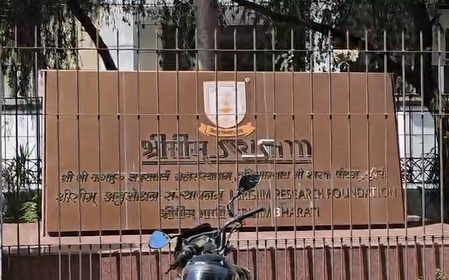 फरार स्वामी चैतन्यानंद के खिलाफ एलओसी जारी, 9 यूएन नंबर प्लेट बरामद