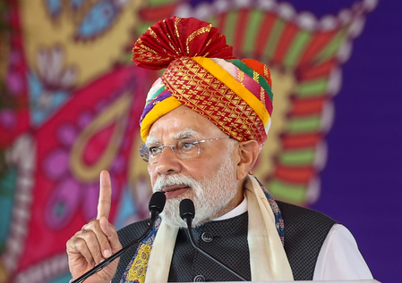 नवरात्रि में 9 दिन का व्रत होने के बाद भी व्यस्त रहा पीएम मोदी का आज का दिन