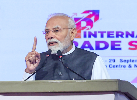 ग्रेटर नोएडा में ‘इंटरनेशनल ट्रेड शो’ में उद्यमियों से मिले पीएम मोदी, उनके काम को लेकर ली जानकारी ग्रेटर नोएडा में ‘इंटरनेशनल ट्रेड शो’ में उद्यमियों से मिले पीएम मोदी, उनके काम को लेकर ली जानकारी