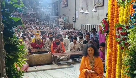 संजय दत्त ने उज्जैन के महाकालेश्वर मंदिर में टेका माथा, भस्म आरती में हुए शामिल