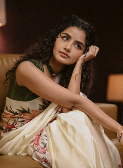 अनुपमा परमेश्वरन ने साड़ी में बिखेरा जलवा, सोशल मीडिया पर पोस्ट की तस्वीरें