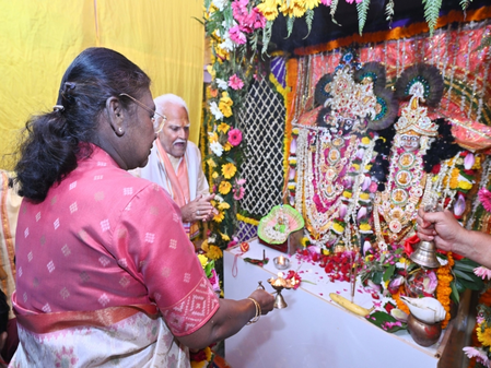 President Murmu offers prayers at prominent Mathura, Vrindavan temples (Ld)