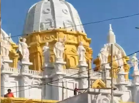 रांची ईसाइयों की आस्था के केंद्र वेटिकन की तर्ज पर बना पंडाल, हिंदूवादी संगठनों ने जताया विरोध रांची ईसाइयों की आस्था के केंद्र वेटिकन की तर्ज पर बना पंडाल, हिंदूवादी संगठनों ने जताया विरोध