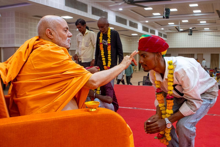 Artisans engaged in construction of Jodhpur BAPS temple honoured by Mahant Swami Maharaj