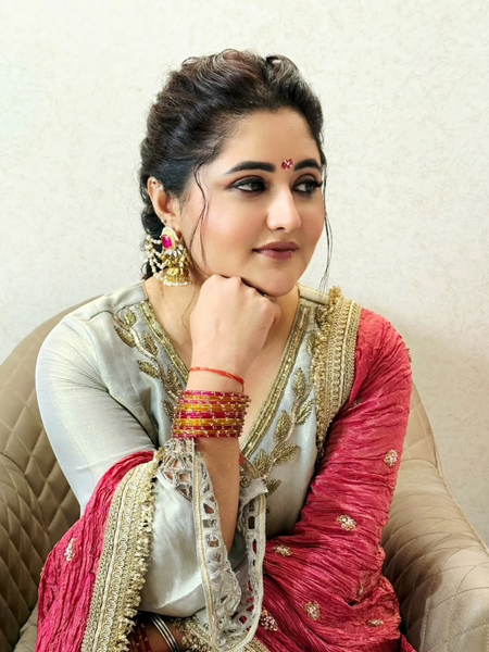 Rashami Desai drops her Navratri mantra, ‘When In Doubt, Garba It Out’
