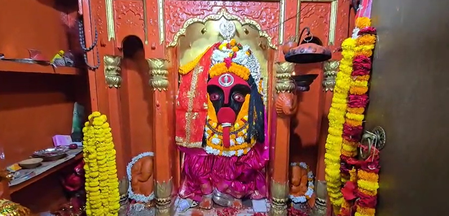 नवरात्रि : सप्तमी पर काशी के कालरात्रि मंदिर में विशेष पूजा, मां के दर्शन को उमड़ी भीड़