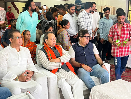 मन की बात : दिल्ली में भाजपा नेताओं ने सुना प्रधानमंत्री मोदी का संबोधन, 'वोकल फॉर लोकल' अभियान की प्रशंसा की