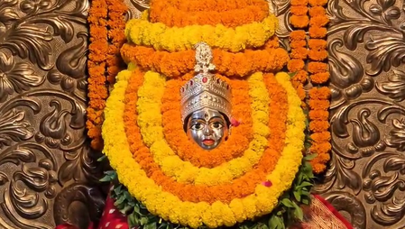 काशी में उमड़ी श्रद्धालुओं की भीड़, महागौरी और अन्नपूर्णा माता की पूजा का विशेष विधान