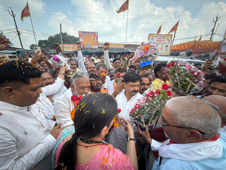 स्मृति ईरानी का अमेठी दौरा, नवरात्रि के मौके पर दुर्गा मंदिरों में की पूजा