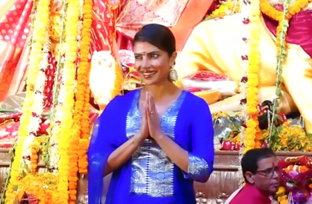 Priyanka Chopra takes Maa Durga's blessings at the North Bombay Sarbojanin Durga Puja