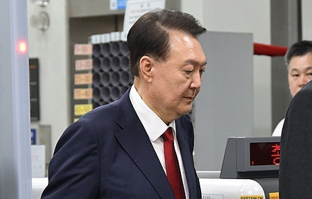 <div>South Korea: Court allows broadcast of ex-President Yoon's insurrection trial</div>