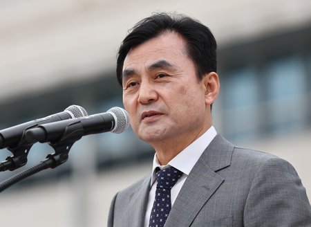 South Korea's Defence chief, US Army Secretary discuss drone cooperation South Korea's Defence chief, US Army Secretary discuss drone cooperation