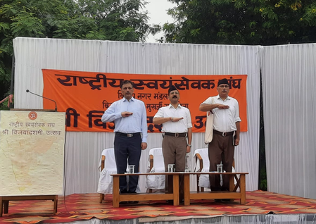 Thousands of RSS volunteers participate in Vijayadashami processions across Delhi