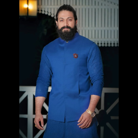 <div>Yash calls Rishab Shetty's Kantara Chapter 1 a ‘new benchmark for Kannada & Indian cinema’</div>