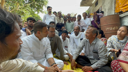खंडवा सड़क हादसा जीतू पटवारी की पीड़ित परिवारों से मुलाकात, एक करोड़ सहायता राशि की मांग खंडवा सड़क हादसा जीतू पटवारी की पीड़ित परिवारों से मुलाकात, एक करोड़ सहायता राशि की मांग