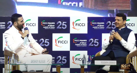 Akshay Kumar proposes change in shoe designs for Maharashtra Police to CM Fadnavis at FICCI Akshay Kumar proposes change in shoe designs for Maharashtra Police to CM Fadnavis at FICCI