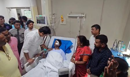 सिलीगुड़ी में घायल भाजपा नेताओं से मिले बिप्लब देब, बोले- टीएमसी की उलटी गिनती शुरू सिलीगुड़ी में घायल भाजपा नेताओं से मिले बिप्लब देब, बोले- टीएमसी की उलटी गिनती शुरू