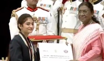 समर्पण, सेवा और कर्मनिष्ठा से लखनी साहू ने छत्तीसगढ़ का मान बढ़ाया विष्णु देव साय समर्पण, सेवा और कर्मनिष्ठा से लखनी साहू ने छत्तीसगढ़ का मान बढ़ाया विष्णु देव साय