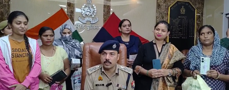 दीपावली से पहले मेरठ पुलिस का लोगों को तोहफा, 40 लाख कीमत के 217 मोबाइल सौंपे
