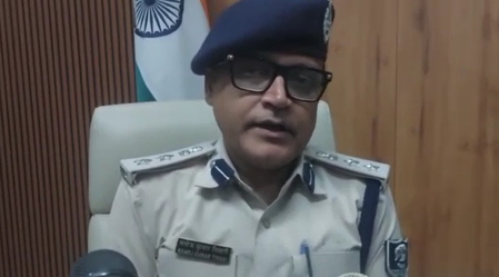 बिहार सिवान में लोजपा-रामविलास नेता अयूब खान के घर एसटीएफ की छापेमारी, बड़ी संख्या में हथियार बरामद बिहार सिवान में लोजपा-रामविलास नेता अयूब खान के घर एसटीएफ की छापेमारी, बड़ी संख्या में हथियार बरामद