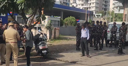पुणे कट्टरता फैलाने की सूचना पर एटीएस ने 18 ठिकानों पर मारे छापे, कई हिरासत में पुणे कट्टरता फैलाने की सूचना पर एटीएस ने 18 ठिकानों पर मारे छापे, कई हिरासत में