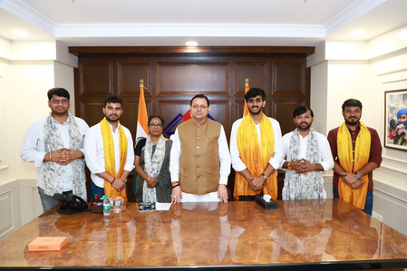 डूसू के नवनिर्वाचित पदाधिकारियों से मिले उत्तराखंड के सीएम पुष्कर सिंह धामी, दी शुभकामनाएं डूसू के नवनिर्वाचित पदाधिकारियों से मिले उत्तराखंड के सीएम पुष्कर सिंह धामी, दी शुभकामनाएं
