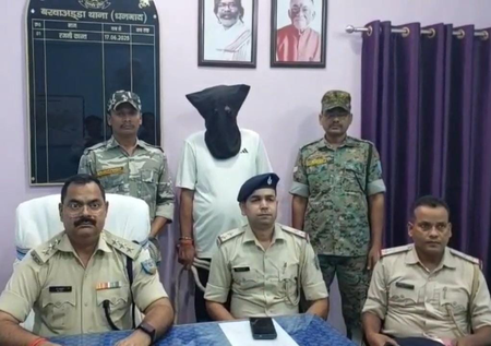 एसएससी-सीजीएल परीक्षा फर्जीवाड़ा सिस्टम हैक कर कराई जा रही थी नकल, धनबाद केंद्र संचालक गिरफ्तार एसएससी-सीजीएल परीक्षा फर्जीवाड़ा सिस्टम हैक कर कराई जा रही थी नकल, धनबाद केंद्र संचालक गिरफ्तार