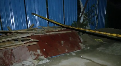3 feared dead in Delhi wall collapse; rescue ops underway 3 feared dead in Delhi wall collapse; rescue ops underway