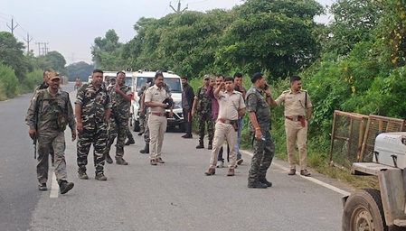 रांची में पुलिस के साथ मुठभेड़ में दो अपराधी घायल, हथियारों का जखीरा बरामद, चार गिरफ्तार रांची में पुलिस के साथ मुठभेड़ में दो अपराधी घायल, हथियारों का जखीरा बरामद, चार गिरफ्तार