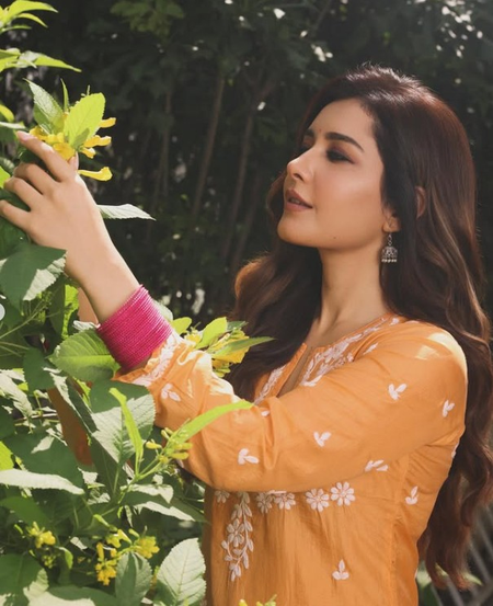 तेलुसु कडा का ट्रेलर 12 अक्टूबर को होगा रिलीज, राशि खन्ना की फिल्म से बढ़ी उत्सुकता तेलुसु कडा का ट्रेलर 12 अक्टूबर को होगा रिलीज, राशि खन्ना की फिल्म से बढ़ी उत्सुकता