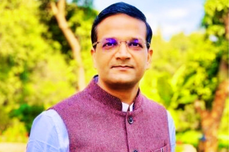 झारखंड निलंबित आईएएस छवि रंजन को सुप्रीम कोर्ट से मिली जमानत, सेना की जमीन बेचने का आरोप झारखंड निलंबित आईएएस छवि रंजन को सुप्रीम कोर्ट से मिली जमानत, सेना की जमीन बेचने का आरोप
